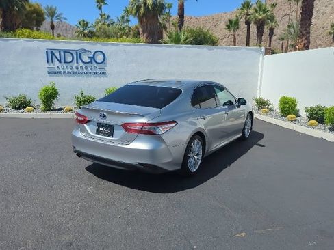 Used 2018 Toyota Camry XLE FWD image 5