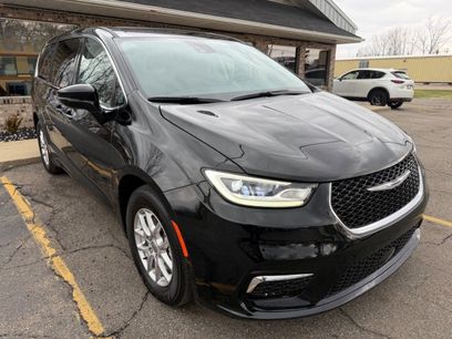 Used 2024 Chrysler Pacifica Touring-L