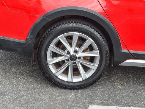 Used 2017 Volkswagen Golf Alltrack S image 11