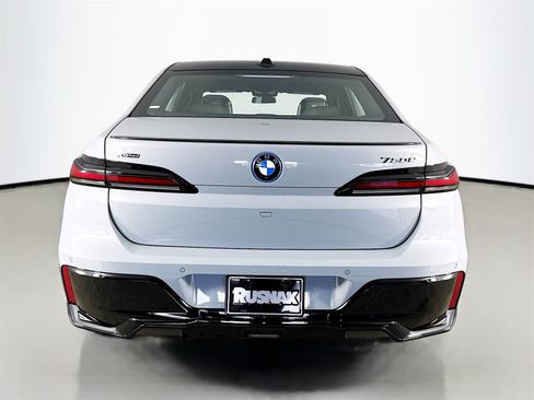 New 2026 BMW 750e xDrive image 6