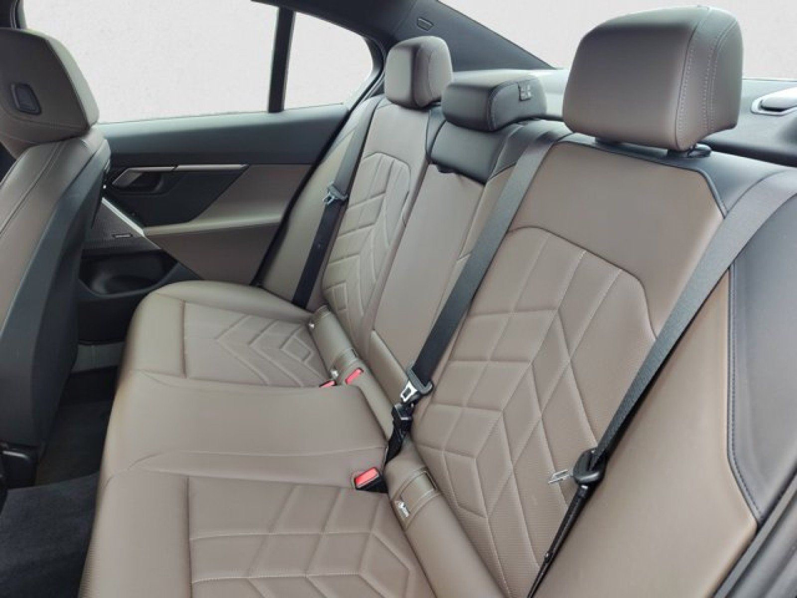 Used 2024 BMW 530i xDrive w/ M Sport Package AWD/4WD image 19