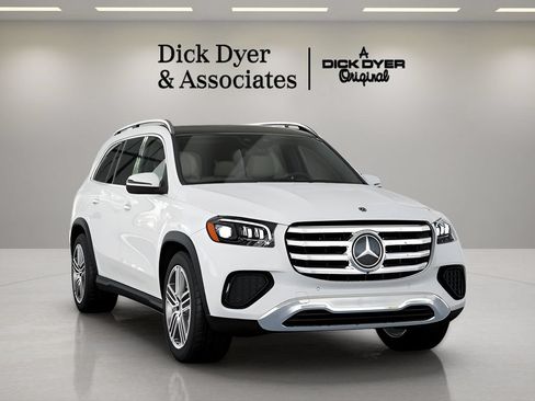 Used 2025 Mercedes-Benz GLS 450 4MATIC image 36