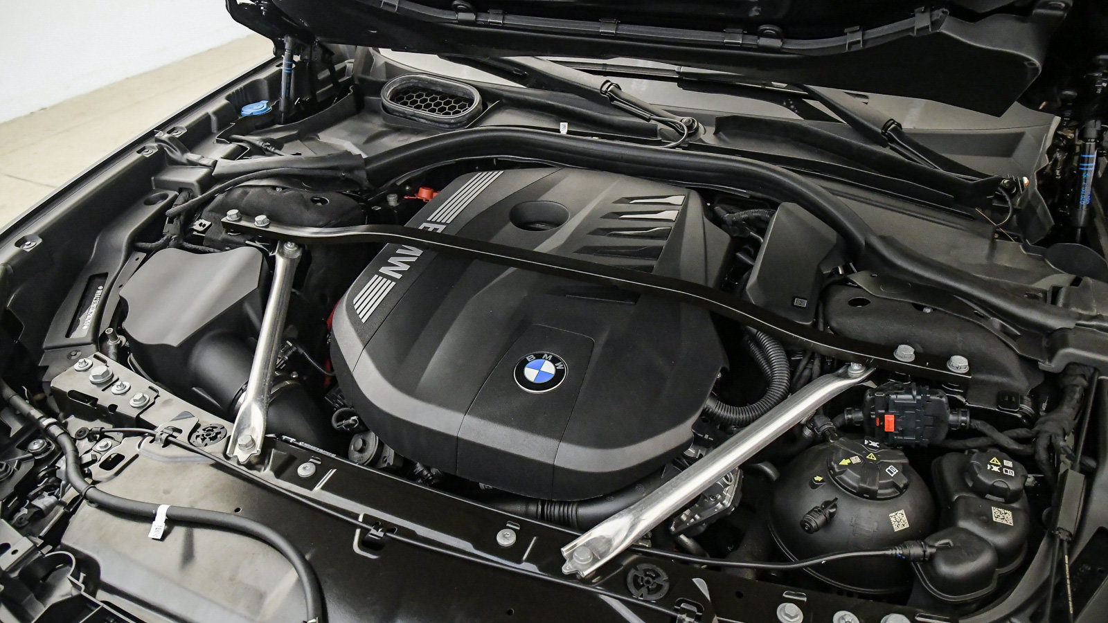 Certified 2024 BMW 740i w/ Premium Package RWD image 28