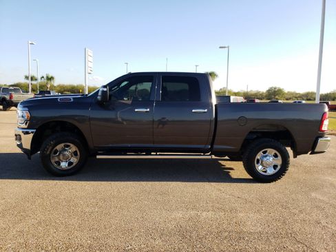 Used 2024 RAM 2500 Tradesman w/ Chrome Appearance Group image 4