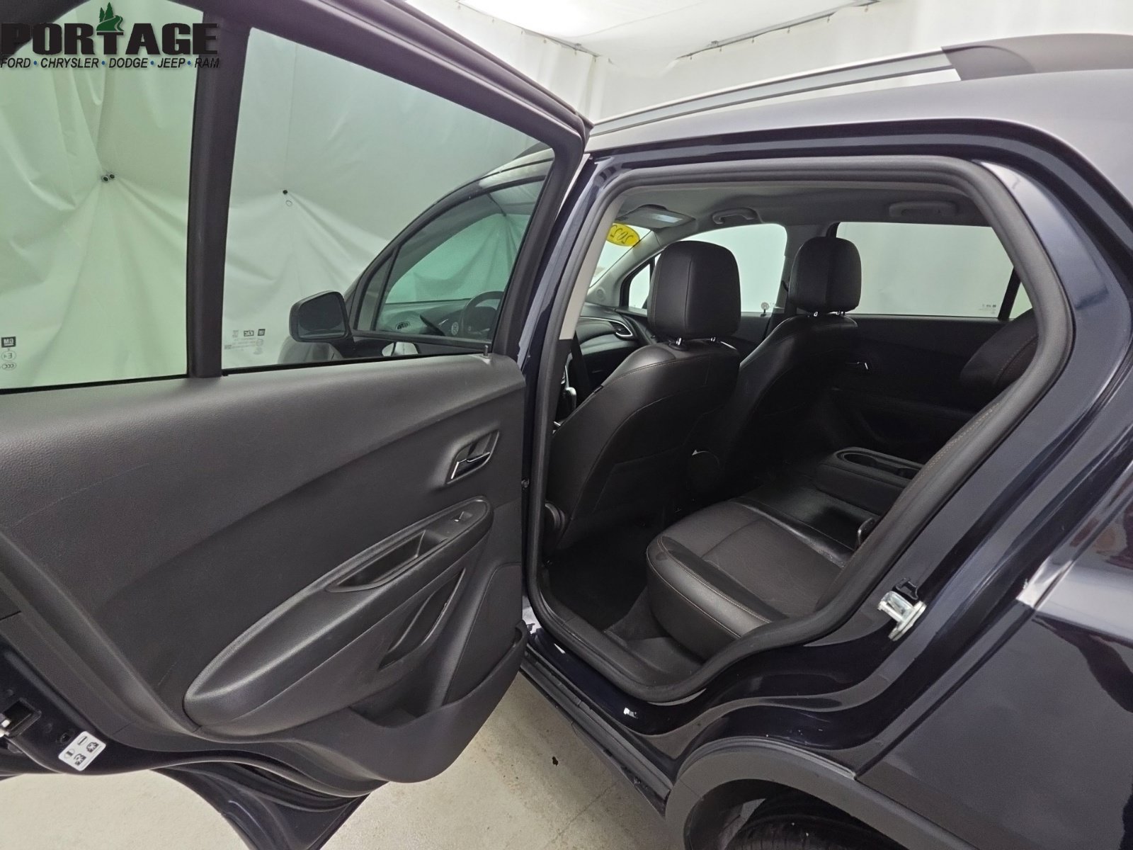 Used 2022 Chevrolet Trax LT w/ LT Convenience Package AWD/4WD image 24