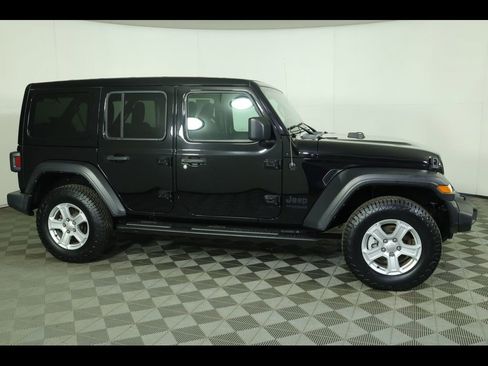 Used 2022 Jeep Wrangler Unlimited Sport w/ Sun And Sound Package AWD/4WD image 17