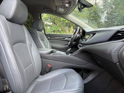 Used 2020 Buick Enclave Essence FWD image 12