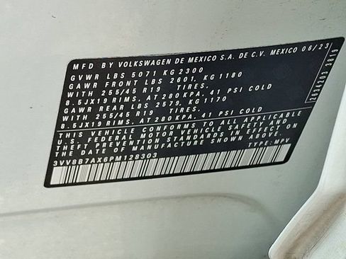 Certified 2023 Volkswagen Tiguan SE R-Line AWD/4WD image 32