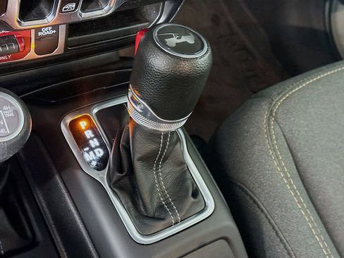 Used 2024 Jeep Wrangler Unlimited AWD/4WD image 23