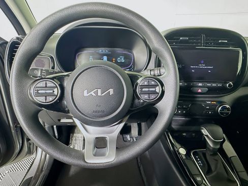 Used 2023 Kia Soul S FWD image 15