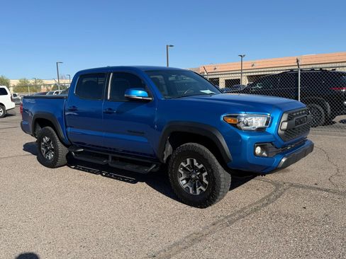 Used 2017 Toyota Tacoma TRD Off-Road w/ Tow Package image 3