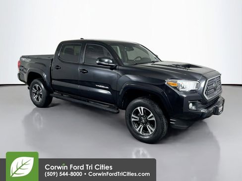 Used 2018 Toyota Tacoma 4x4 Double Cab image 1