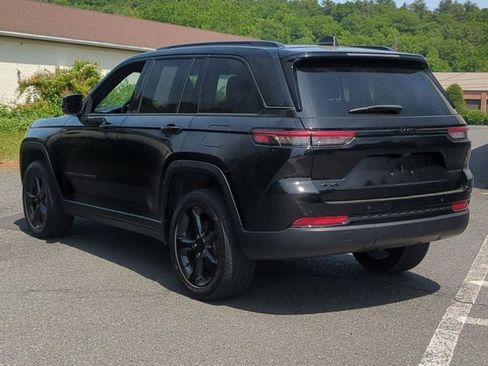 Used 2023 Jeep Grand Cherokee Laredo AWD/4WD image 8