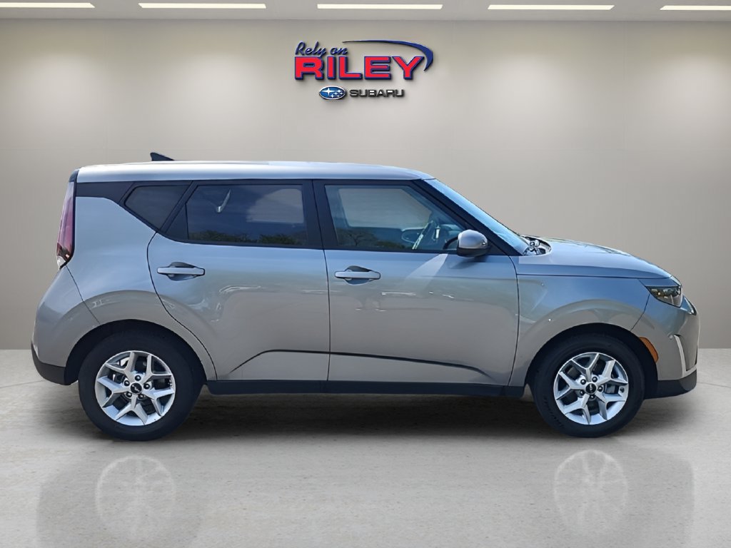 Used 2025 Kia Soul LX w/ LX Technology Package FWD image 7