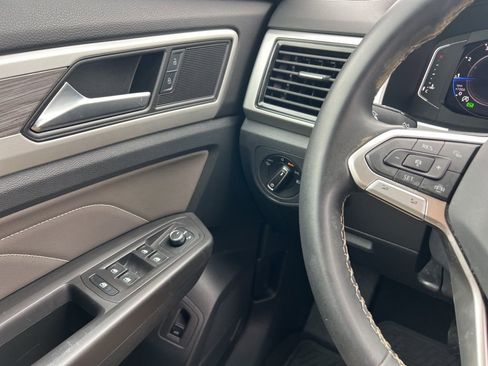 Used 2023 Volkswagen Atlas Cross Sport SE image 18