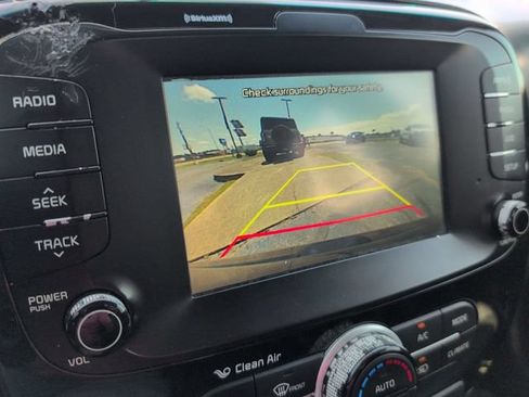 Used 2018 Kia Soul ! FWD image 27