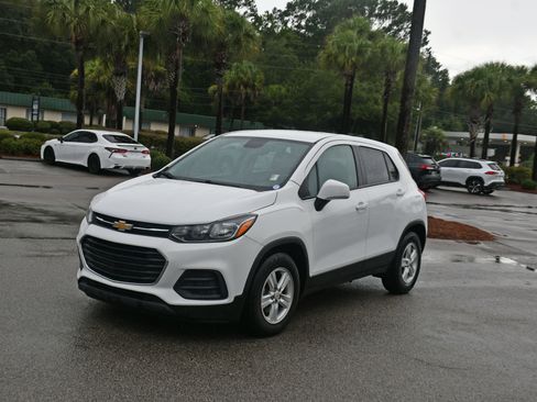 Used 2020 Chevrolet Trax LS w/ Tint and Cruise Package FWD image 6