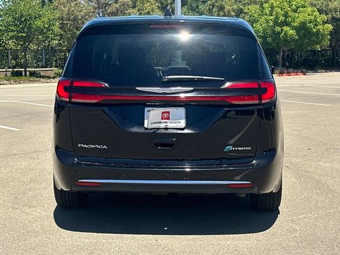 Used 2024 Chrysler Pacifica Limited FWD image 5