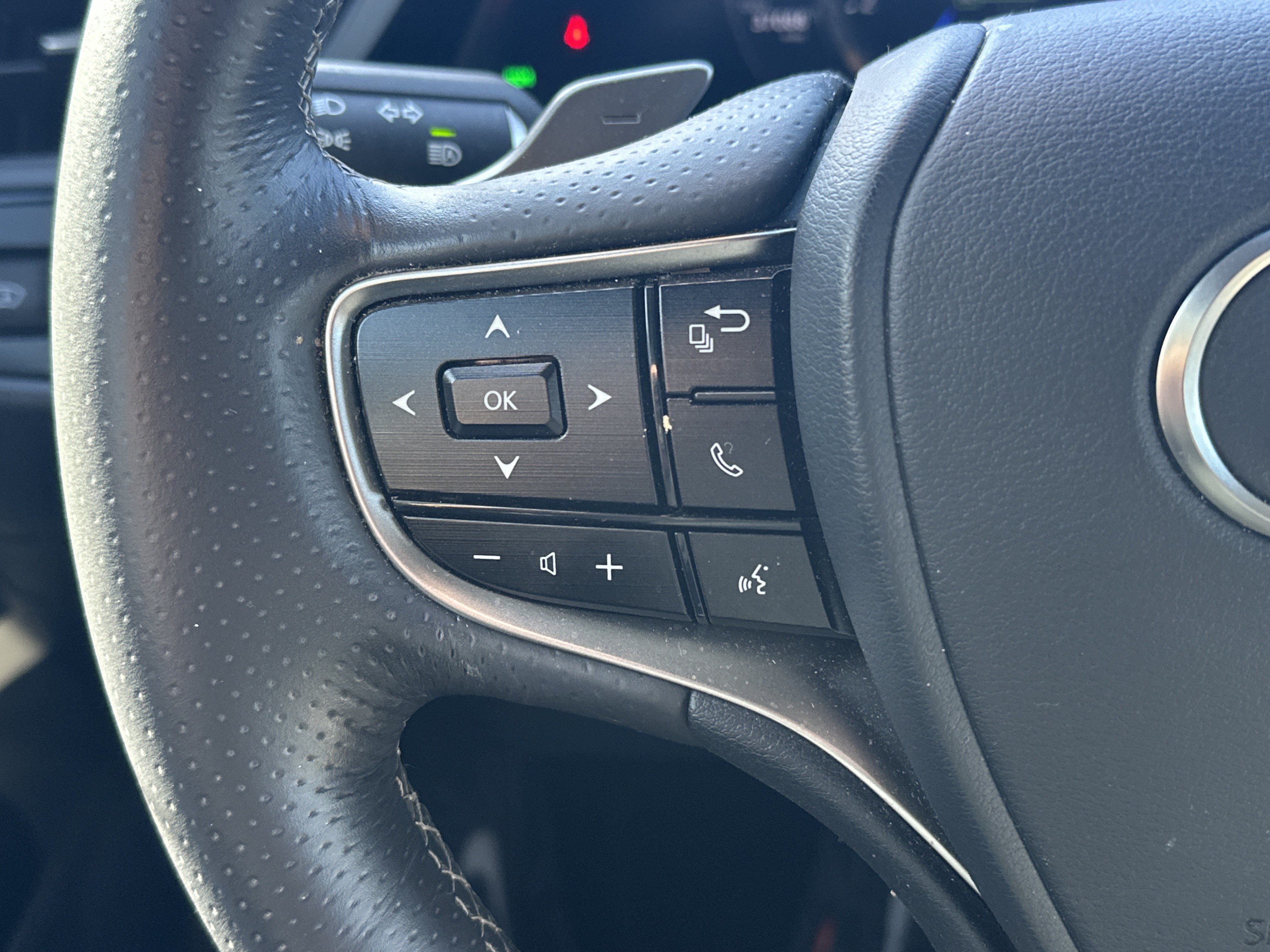 Used 2024 Lexus ES 350 F Sport w/ Accessory Package (Z2) FWD image 16