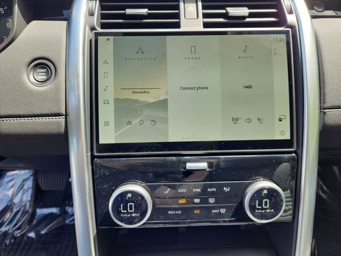 Certified 2025 Land Rover Discovery S AWD/4WD image 17