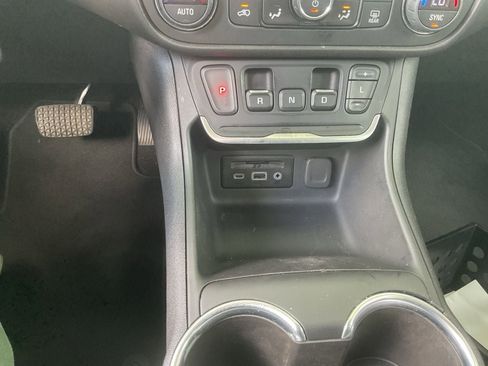 Used 2019 GMC Terrain SLT w/ Preferred Package FWD image 19