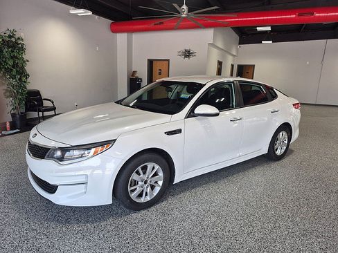 Used 2018 Kia Optima LX FWD image 1