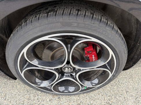 Used 2022 Alfa Romeo Giulia Veloce image 20