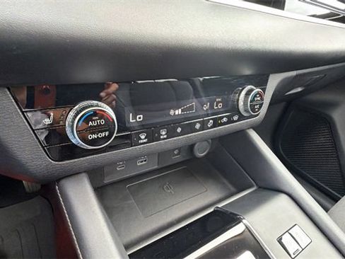 Used 2024 Mitsubishi Outlander 4WD Plug-In Hybrid image 23