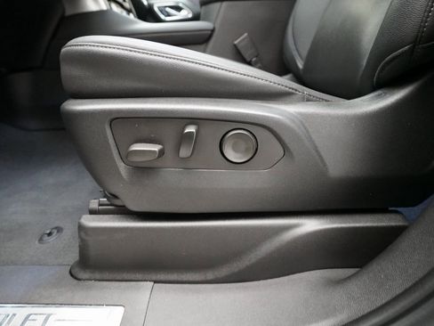 Used 2022 Chevrolet Suburban LT image 30