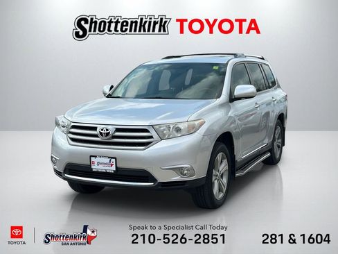 Used 2013 Toyota Highlander Limited image 1