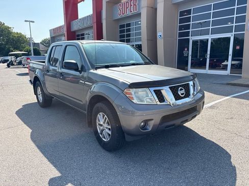 Used 2016 Nissan Frontier SV w/ SV Value Truck Package AWD/4WD image 2
