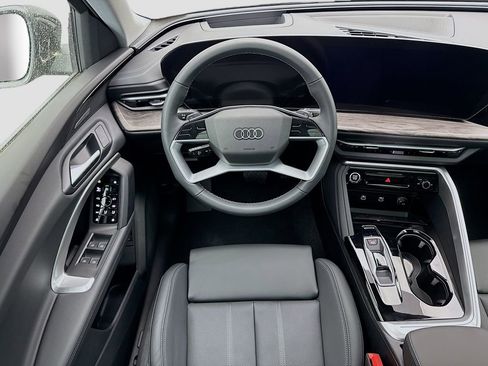 Used 2025 Audi Q5 Premium Plus image 11