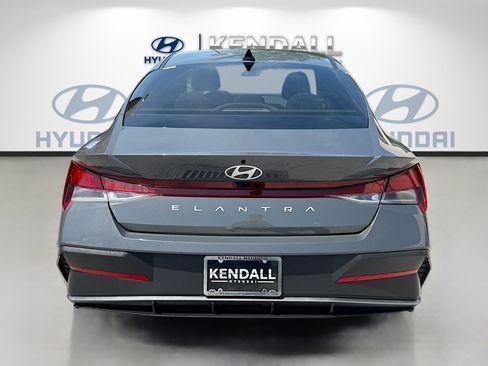 Used 2024 Hyundai Elantra SEL FWD image 5