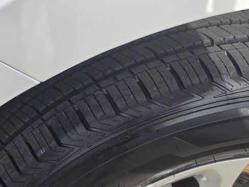 Used 2018 Chevrolet Equinox LT image 19