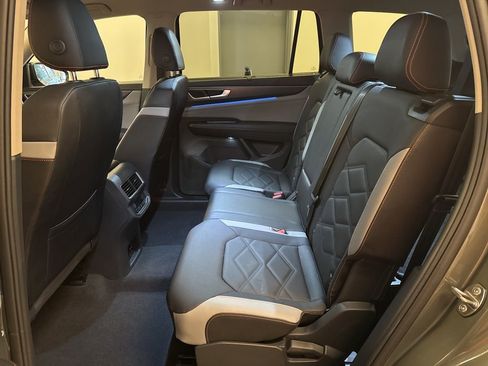 Used 2025 Volkswagen Atlas Peak Edition SE image 18