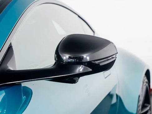 Used 2025 Aston Martin V8 Vantage Coupe image 28