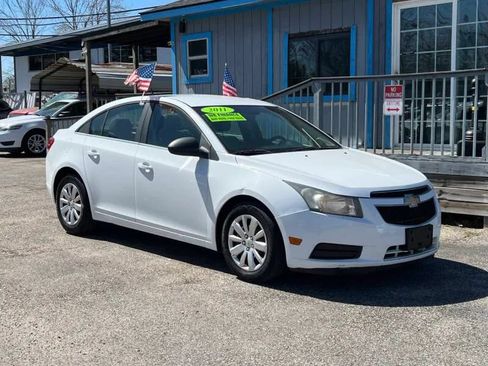 Used 2011 Chevrolet Cruze LS FWD image 4