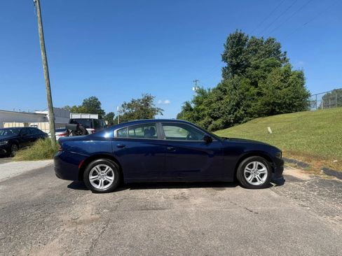 Used 2015 Dodge Charger SE RWD image 4