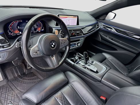 Used 2022 BMW 740i w/ M Sport Package image 7