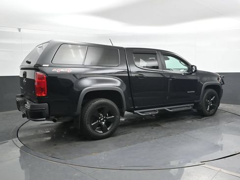 Used 2017 Chevrolet Colorado LT w/ Midnight Edition AWD/4WD image 2
