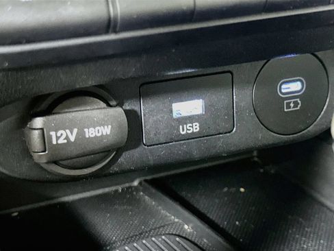 Used 2025 Hyundai Elantra Limited FWD image 32