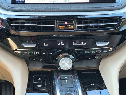 Used 2025 Acura MDX SH-AWD image 19