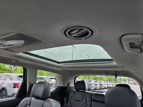 Used 2025 Kia Telluride SX w/ SX Captain's Chair Package AWD/4WD image 32