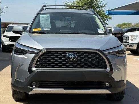 Used 2024 Toyota Corolla Cross XLE image 3