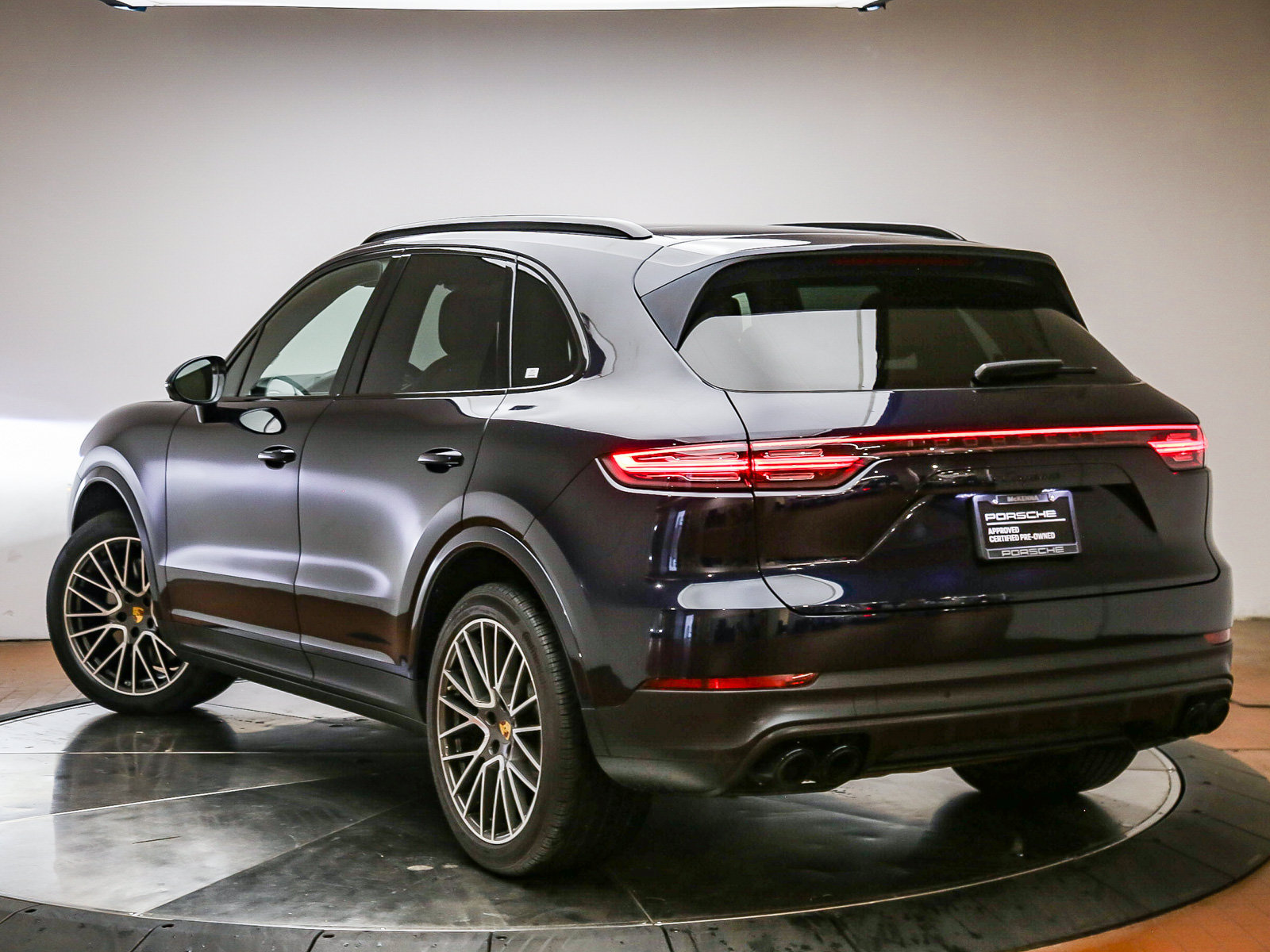 Certified 2023 Porsche Cayenne AWD/4WD image 3
