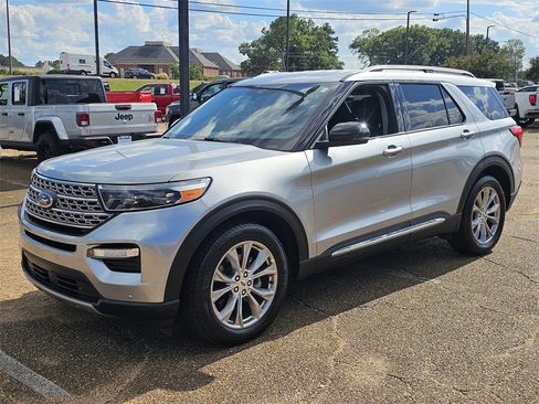 Used 2023 Ford Explorer Limited w/ Equipment Group 301A image 7