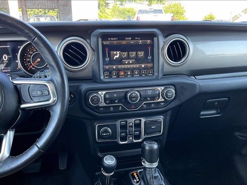 Used 2018 Jeep Wrangler Unlimited Sahara w/ Dual Top Group AWD/4WD image 11