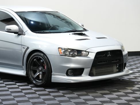 Used 2015 Mitsubishi Lancer Evolution GSR image 9