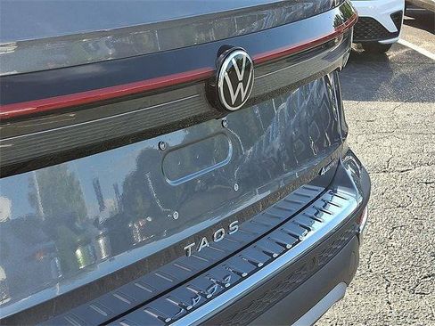 New 2025 Volkswagen Taos SE image 22