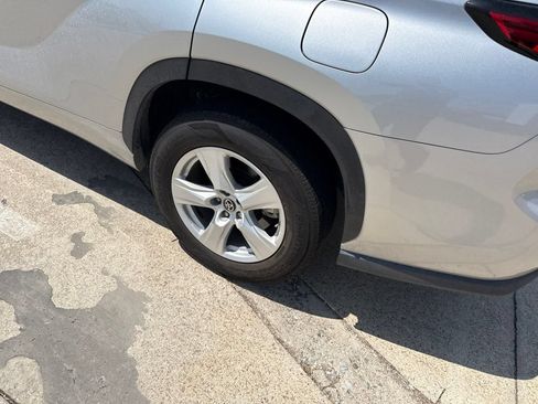 Used 2023 Toyota Highlander LE FWD image 12